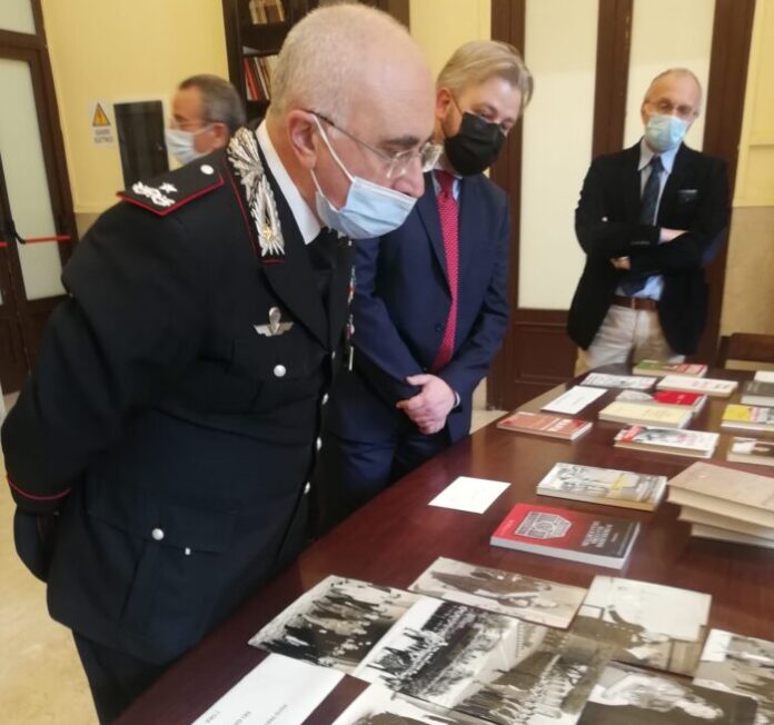 carabinieri e biblioteca
