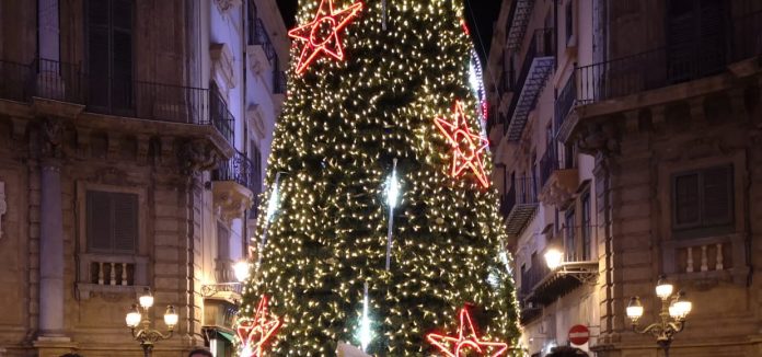 albero di natale ai quattro canti a palermo