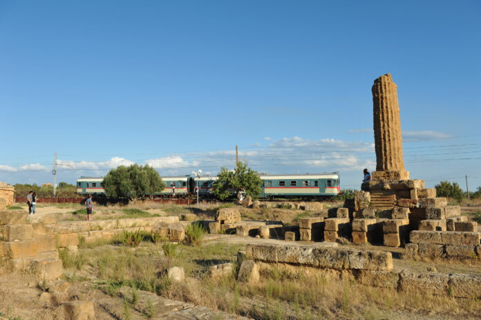 Valle dei Templi Fermata tempio vulcano e treno storico