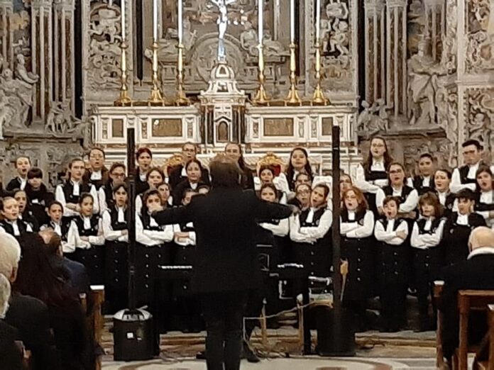 Coro di voci bianche con la direzione del Maestro Antonio Sottile