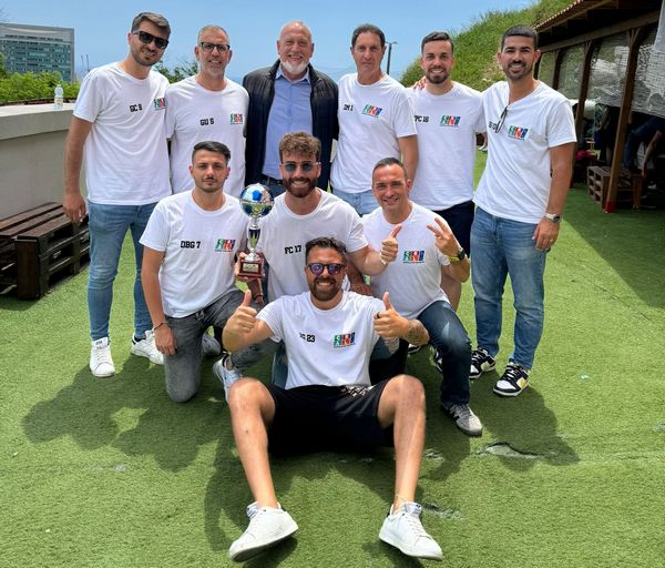 Squadra Cral Amat-Campionato Calcio ANCAM 2024, con la coppa del terzo posto