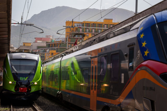 trasporto ferroviario - treni - treno fs