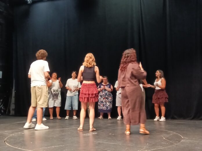 TUTTI IN SCENA
