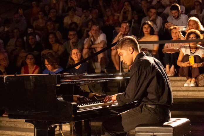 PIANO YOUNG